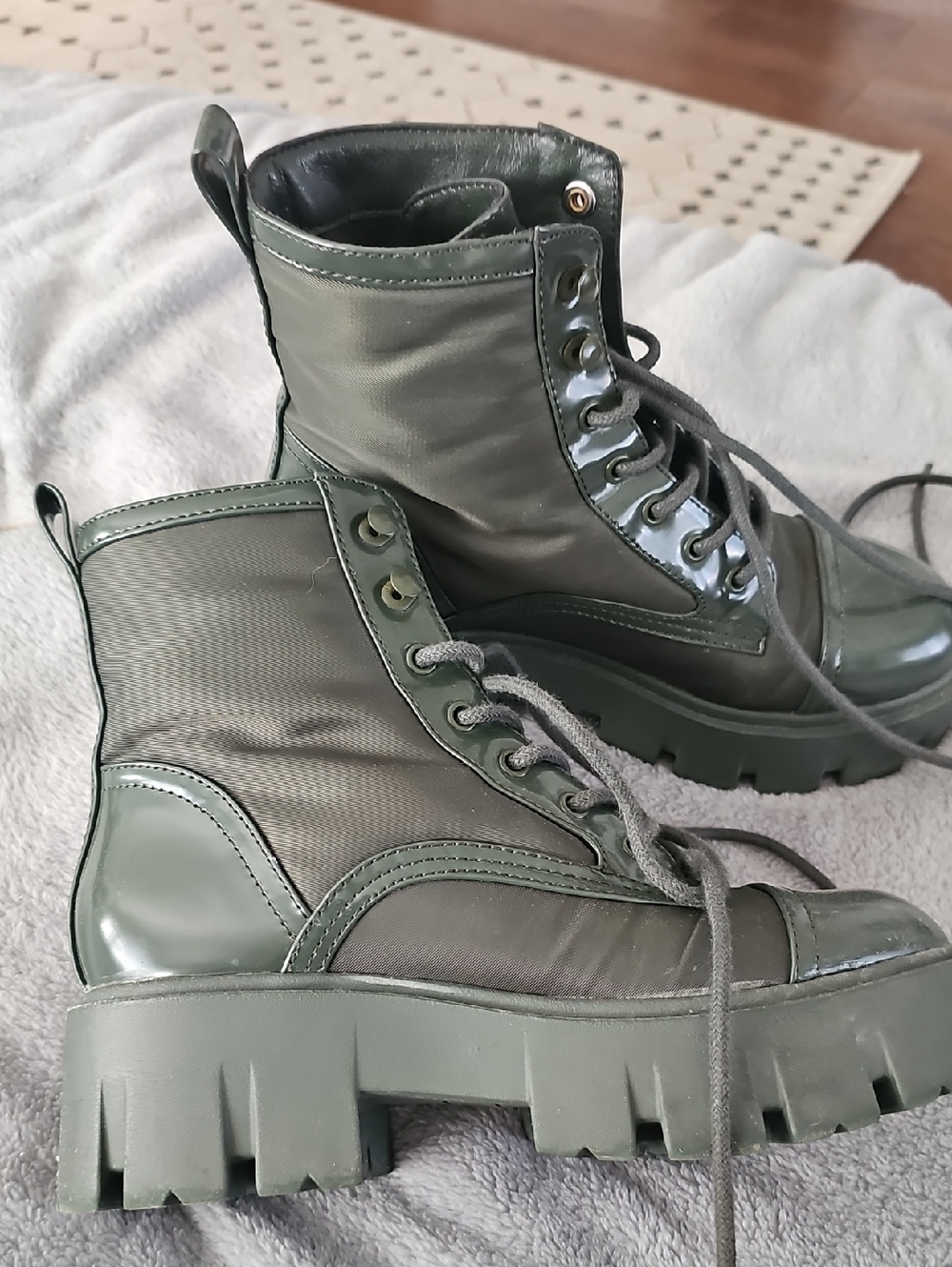 Women’s Olive Green Chunky Lace-Up Combat Boots
